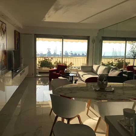 De Standing Face A La Mer Avec Vue Exceptionnelle Sur Les Iles De Lerins Appartement Mandelieu