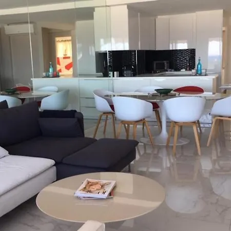 Appartement De Standing Face A La Mer Avec Vue Exceptionnelle Sur Les Iles De Lerins *