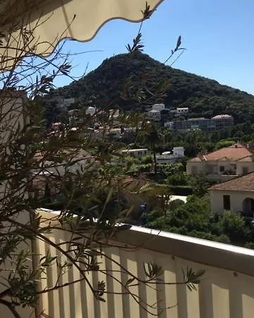 Appartement De Standing Face A La Mer Avec Vue Exceptionnelle Sur Les Iles De Lerins *