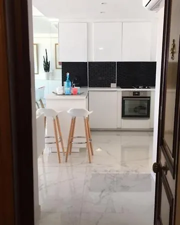 Appartement De Standing Face A La Mer Avec Vue Exceptionnelle Sur Les Iles De Lerins *